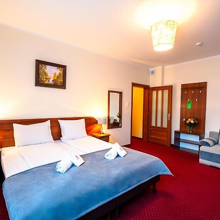 Hotel Kasztelan Добчице Экстерьер фото