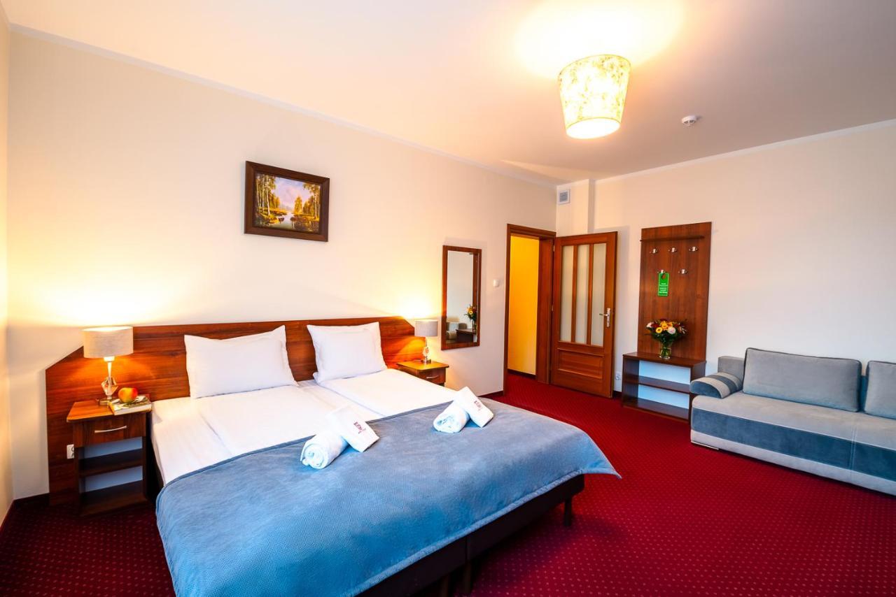Hotel Kasztelan Добчице Экстерьер фото