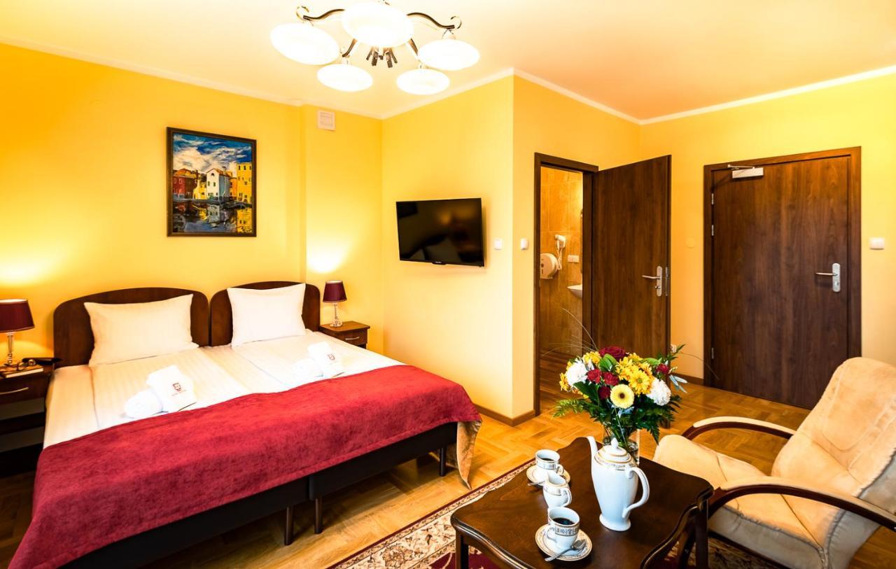 Hotel Kasztelan Добчице Экстерьер фото