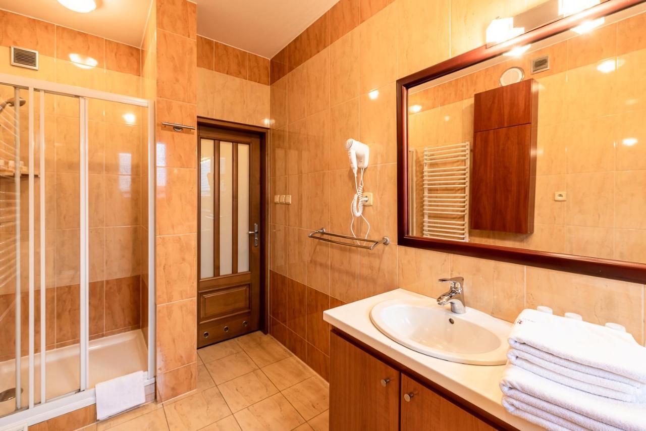 Hotel Kasztelan Добчице Экстерьер фото