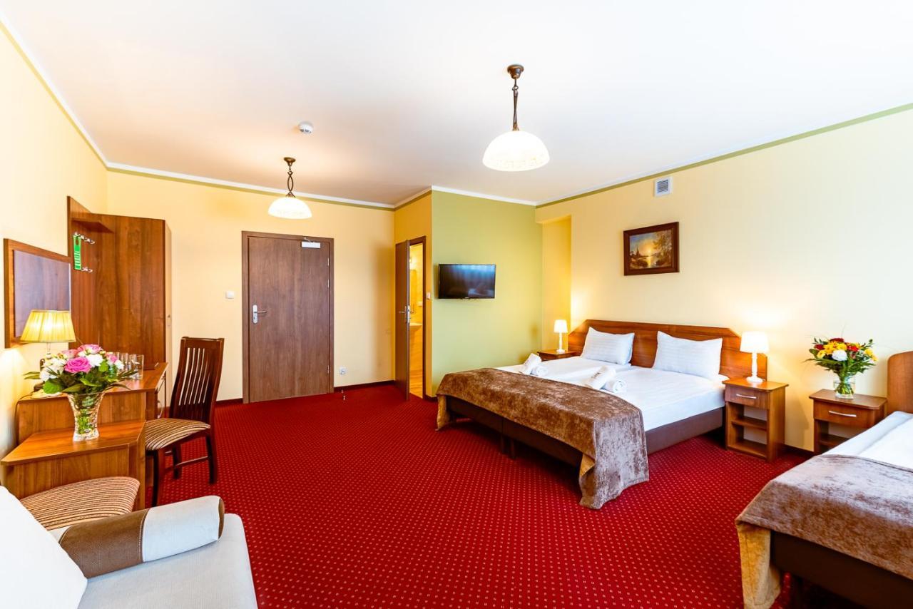 Hotel Kasztelan Добчице Экстерьер фото