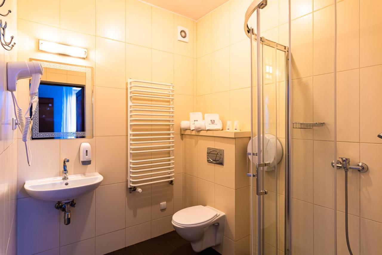 Hotel Kasztelan Добчице Экстерьер фото