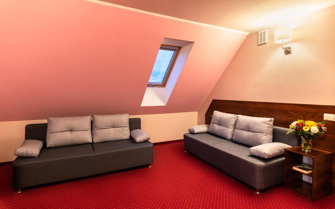 Hotel Kasztelan Добчице Экстерьер фото