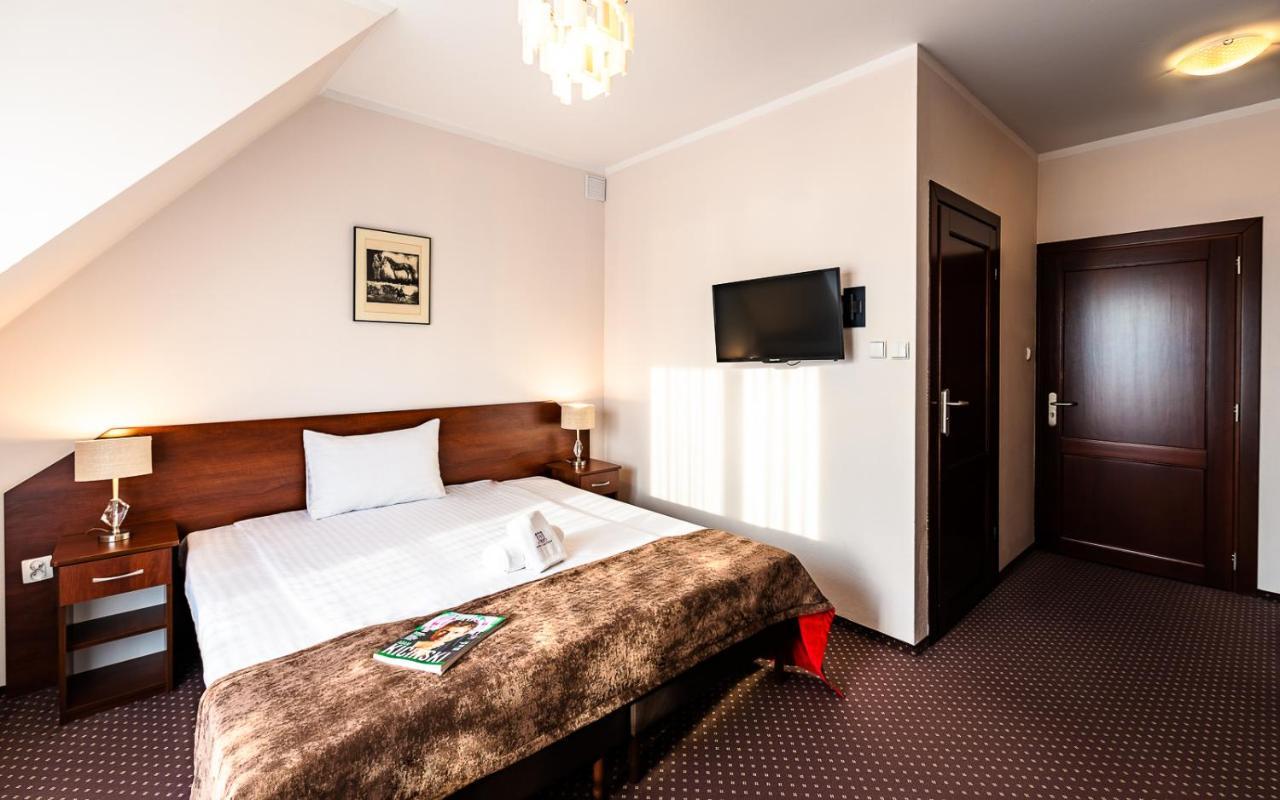 Hotel Kasztelan Добчице Экстерьер фото